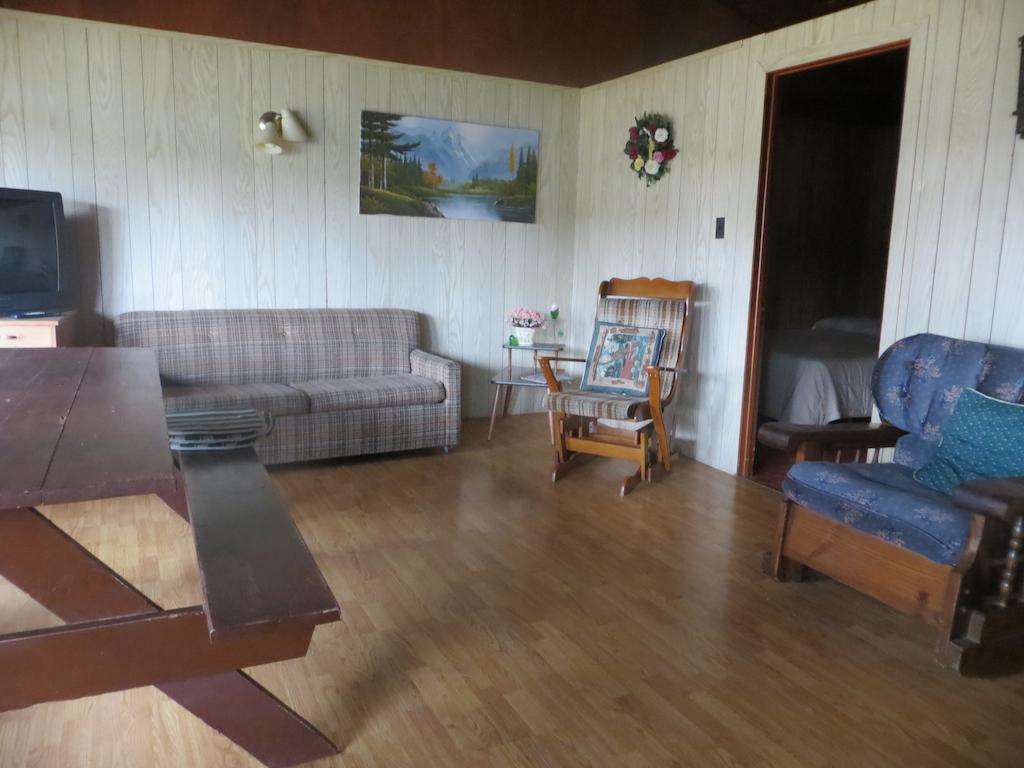 Maciver'S Motel And Camp 블라인드 리버 객실 사진